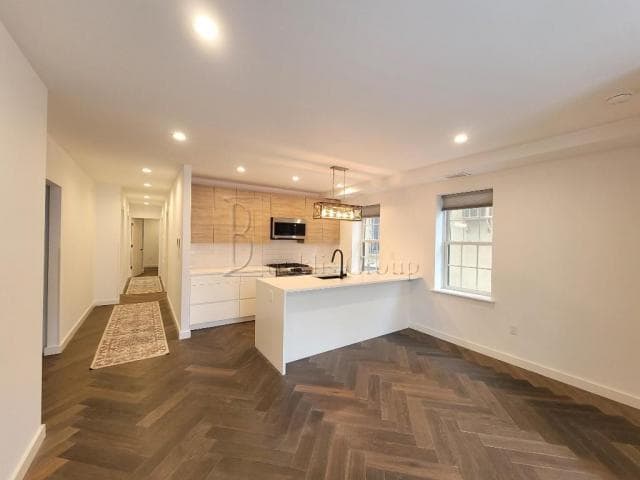 Photo - 3 bedroom in ASTORIA NY 11103 Apartment