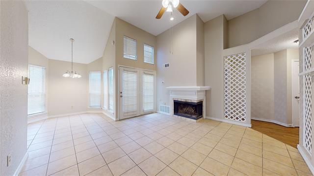 Building Photo - 3117 Royal Ln