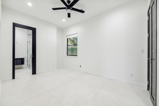 Foto del edificio - 713 Memorial Heights Dr