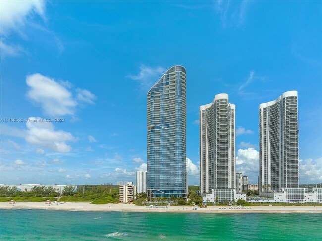 Building Photo - 15701 Collins Ave