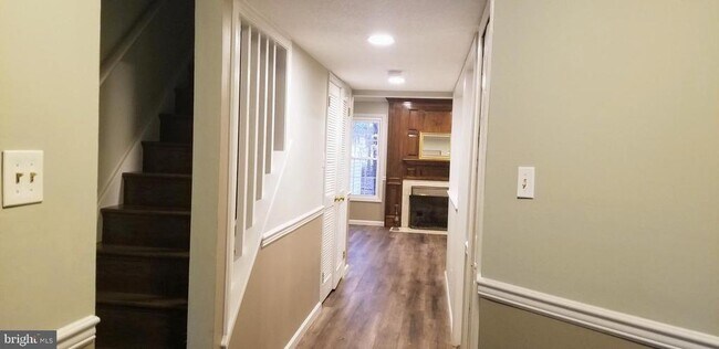 Foto del edificio - 305 Berkshire Way