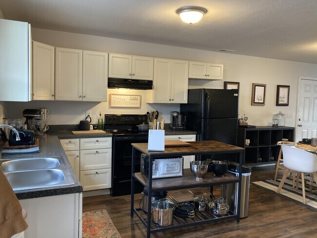 Foto del edificio - Laurel Flats LLC.