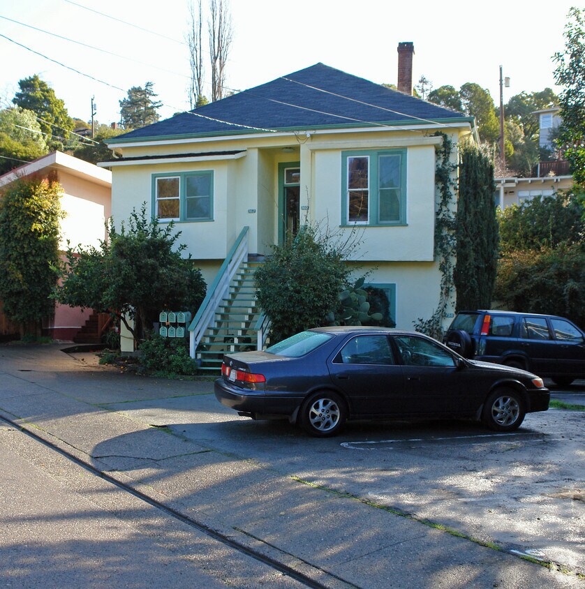 Building Photo - 166 Park St