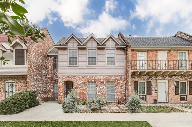 Building Photo - 10720 Briar Forest Dr