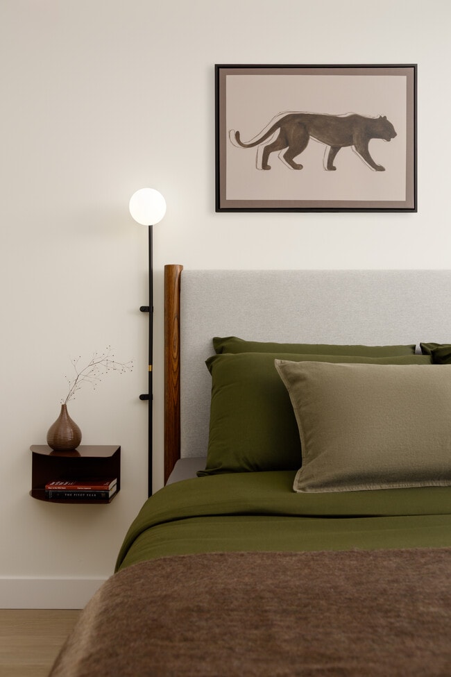 Building Photo - Ray