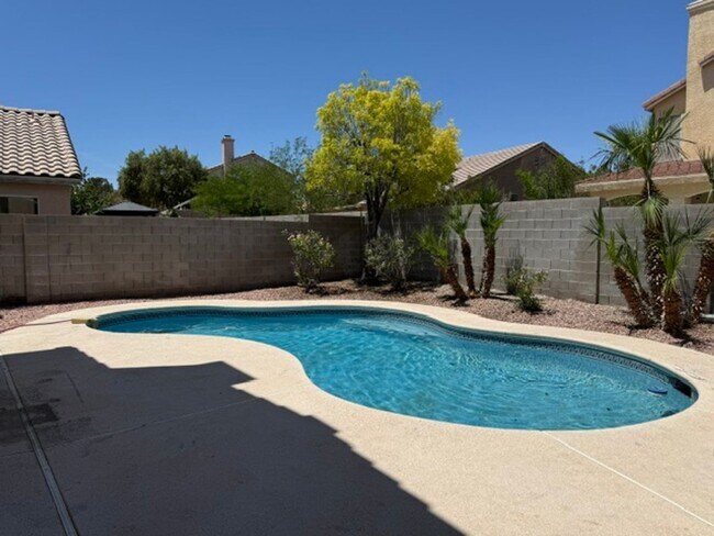 Building Photo - STUNNING & GORGEOUS 4 BED/2.5 BATH POOL HOME IN ELDORADO! *** ONLY $2,599 ***
