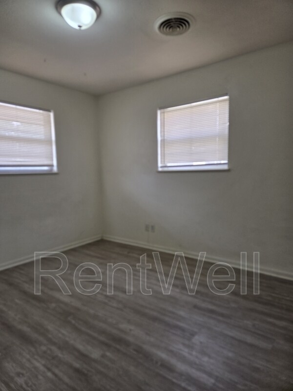 Building Photo - 1720 27th St
