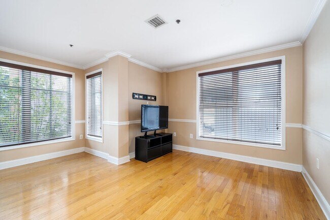 Foto del edificio - 1331 Grand St