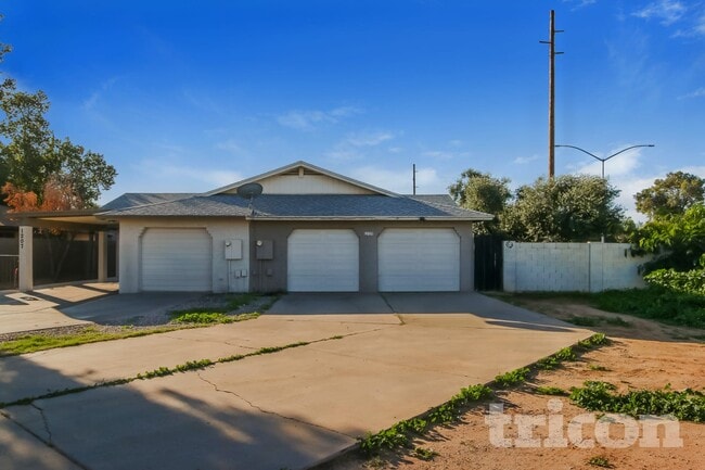 Building Photo - 1205 E Grove Cir