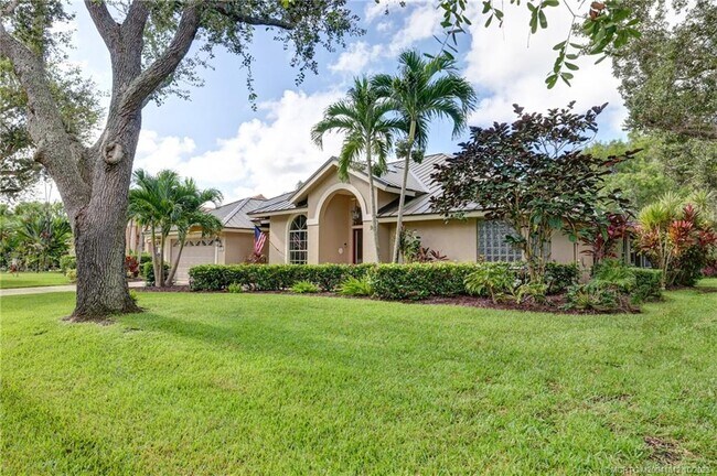 Foto del edificio - 745 SW Lighthouse Dr