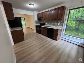 Building Photo - 84 Oak Hill Rd
