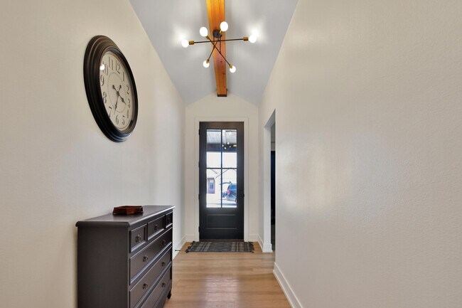 Foto del edificio - 1019 N Grover Ave