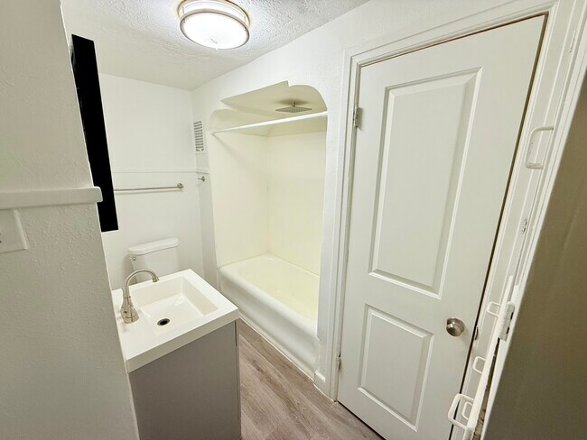 Building Photo - 130 S 300 E
