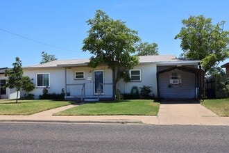 Building Photo - 1600 Doran Dr