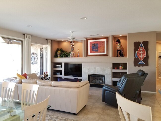 Foto del edificio - 15360 W Sierra Vista Dr