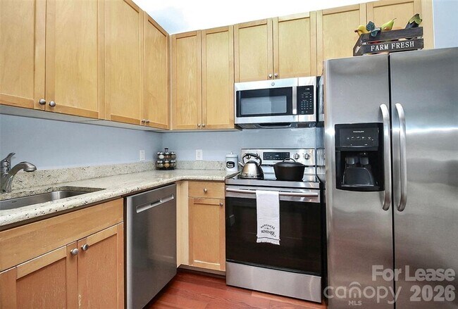 Photo - 115 E Park Ave Apartment