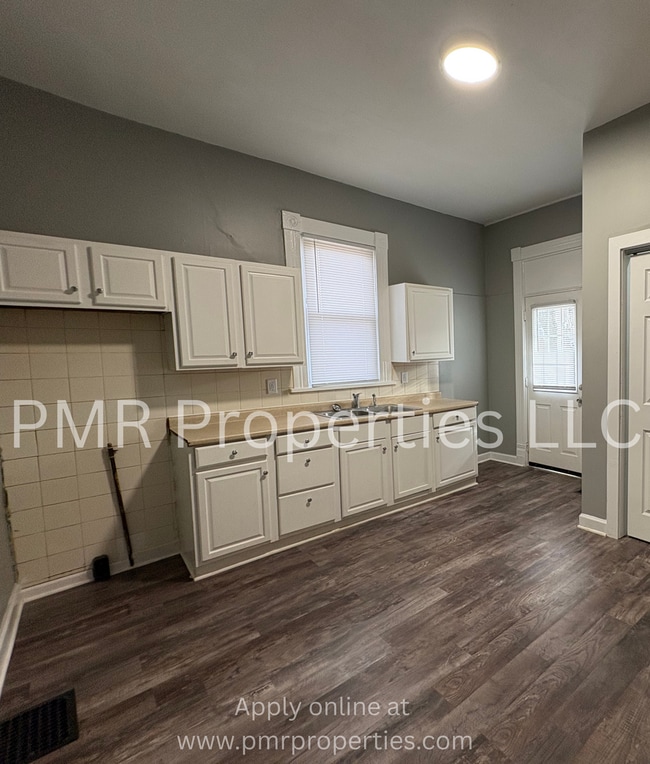 Building Photo - 3 Bedroom / 1 Bathroom House