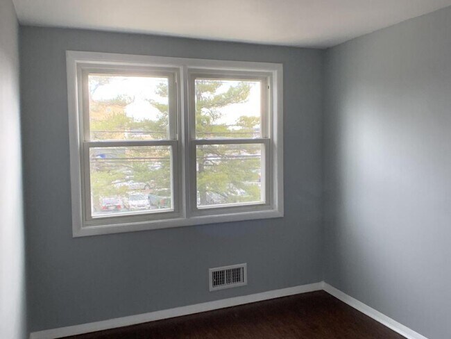 Foto del edificio - 4169 Labyrinth Rd