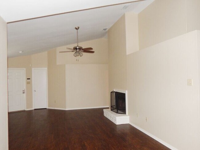 Building Photo - 420 Ulster Dr
