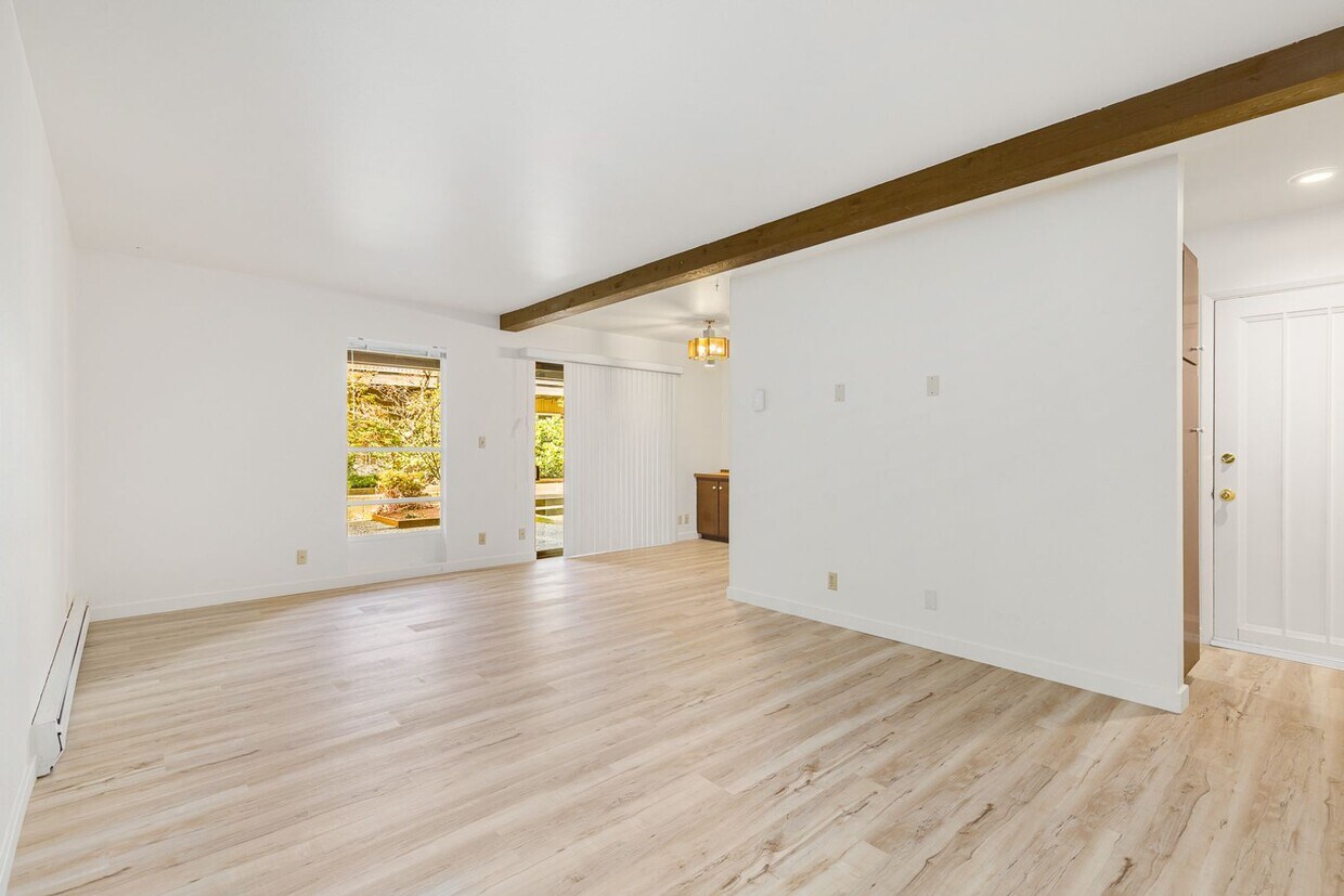 Foto principal - 922 100th Ave NE