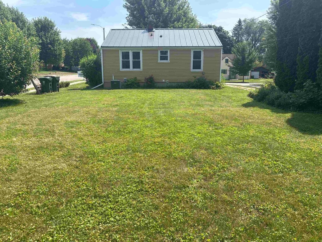 Building Photo - 426 Hillcrest Dr