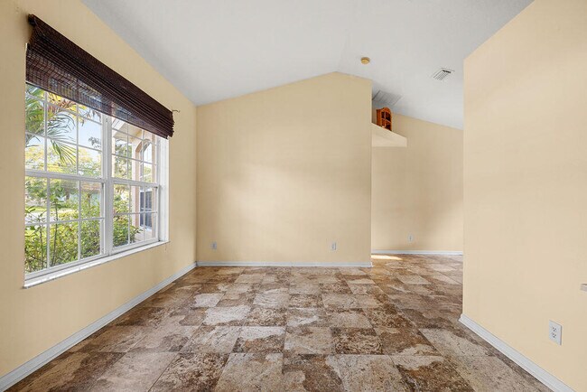Building Photo - 2290 SW Tampico St