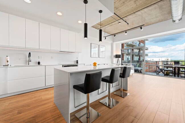 Foto del edificio - 350 N Main St