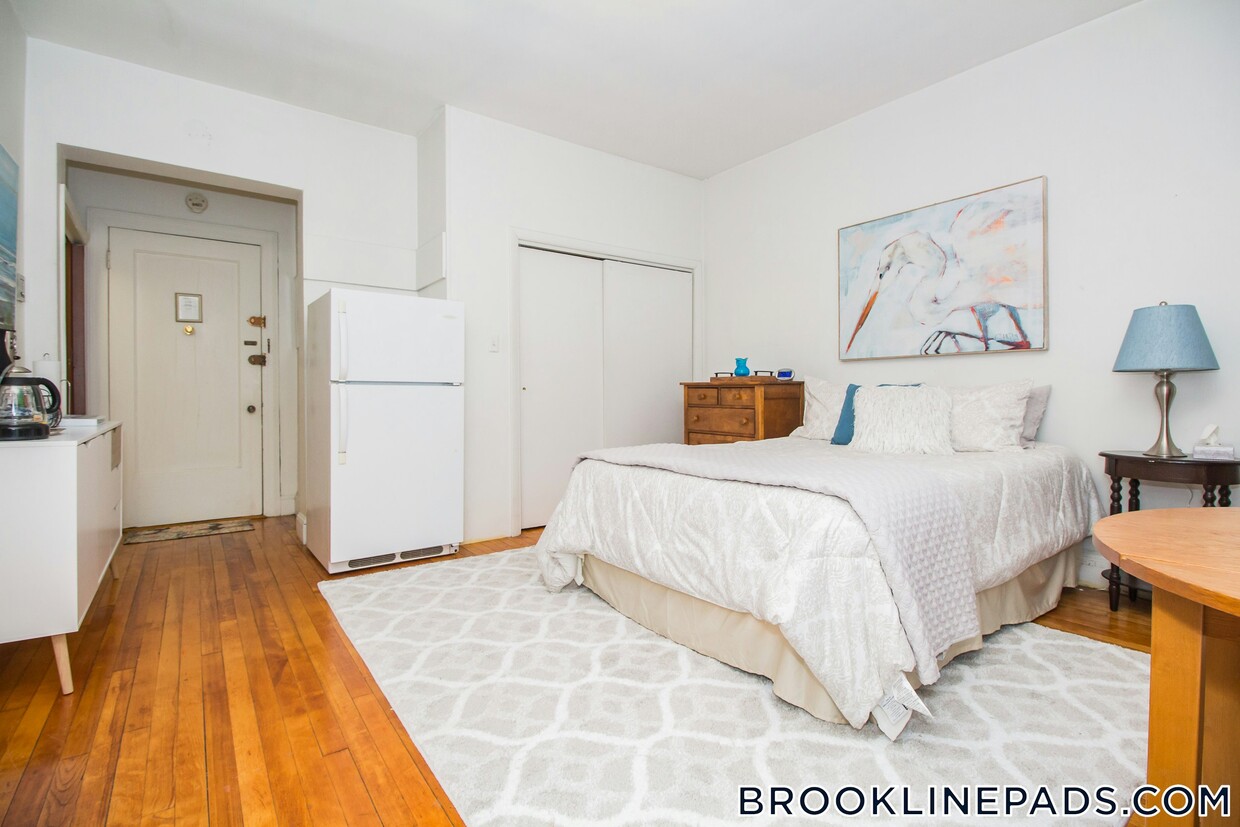 Primary Photo - 1253 Beacon St