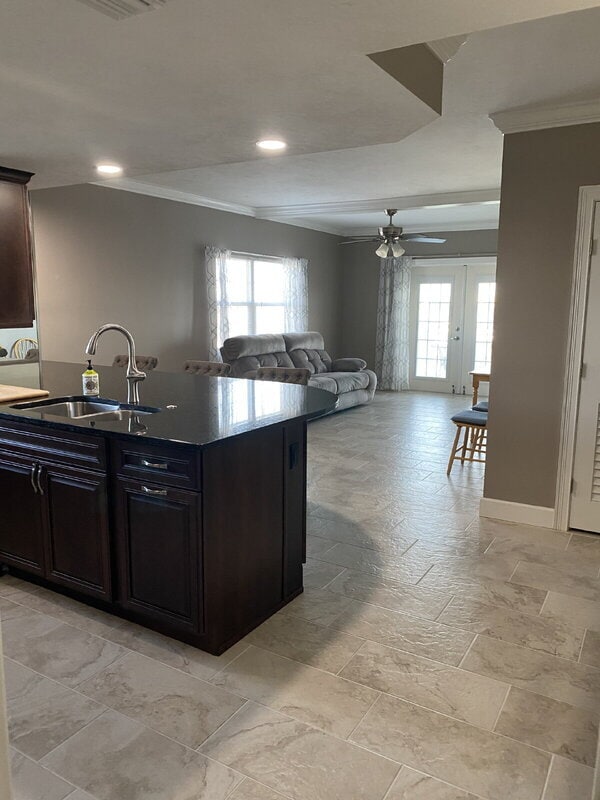 Building Photo - 404 S Beach St