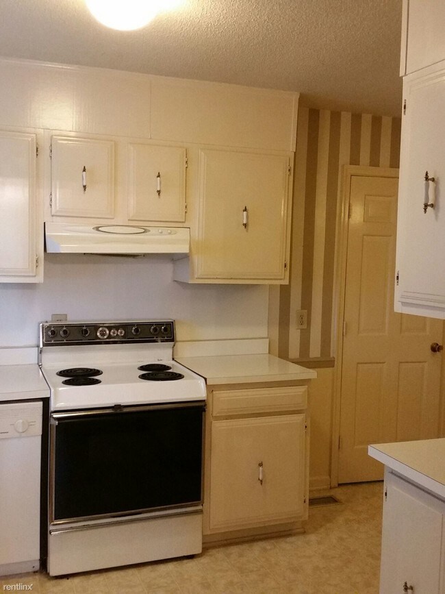 Building Photo - 4815 Ferncrest Dr