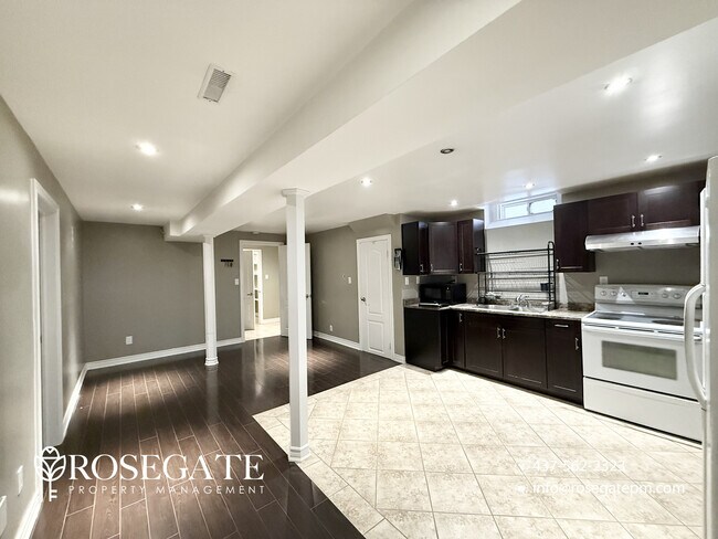 Photo du bâtiment - All-Inclusive 2-Bedroom Basement Apartment with Internet & Parking in Brampton