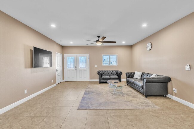 Foto del edificio - RV GARAGE | Single Story | Furnished Or Unfurnished