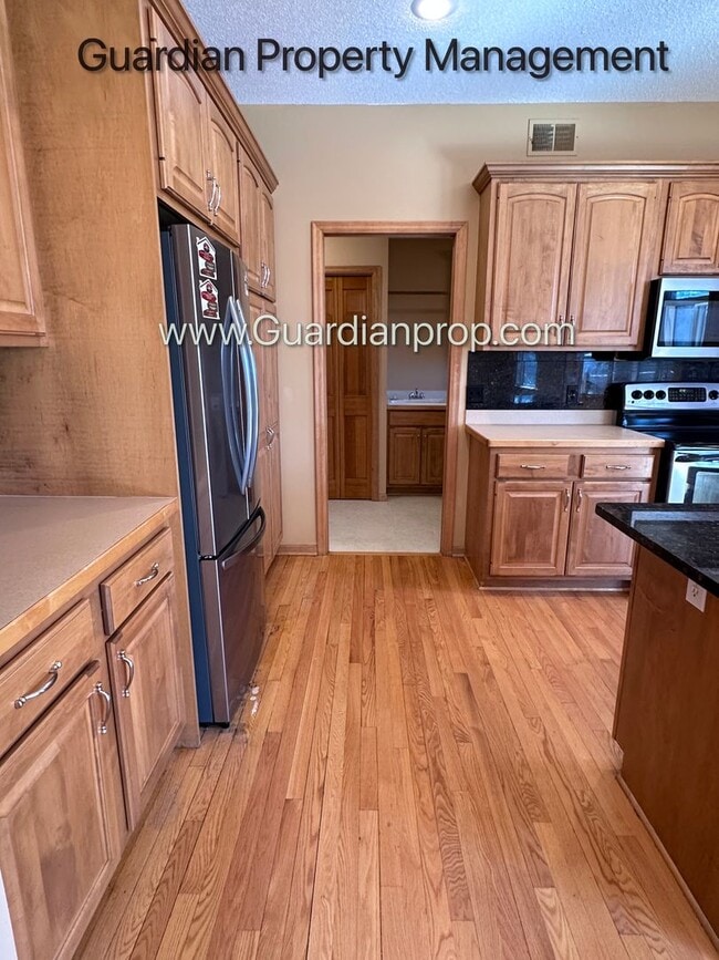 Building Photo - Brooklyn Park Single Family Home, Office, 3 Car Garage, New Carpet, Large Deck, Available Now