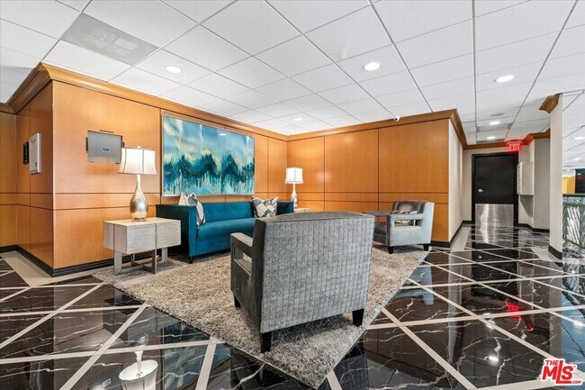 Building Photo - 100 S Doheny Dr