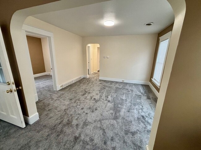 Building Photo - 306/308w2nd