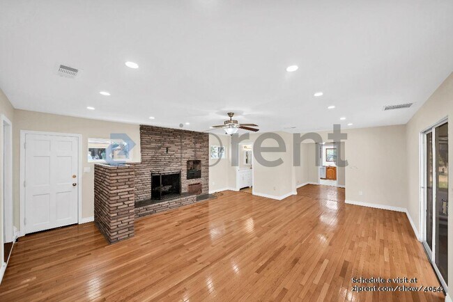 Building Photo - 10932 La Cima Dr
