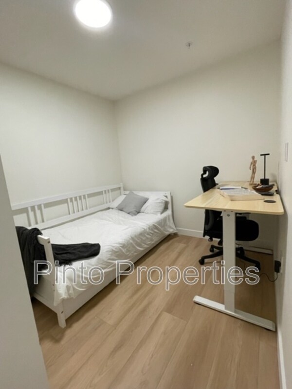 Building Photo - 8615-8108 108 St NW