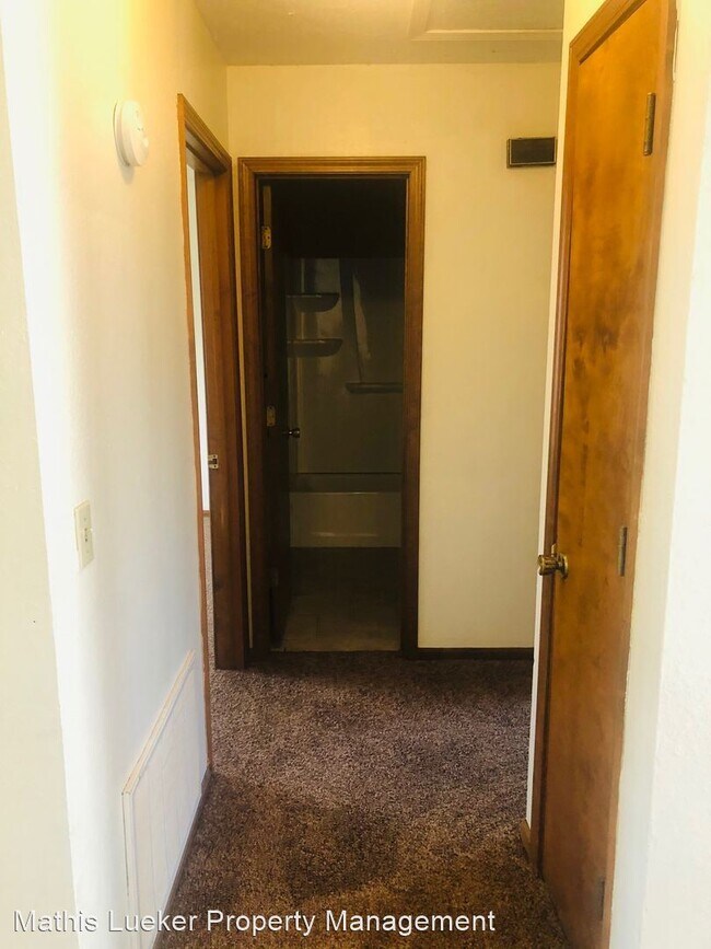 Building Photo - 2 br, 1 bath House - 804 W 13th Apt A