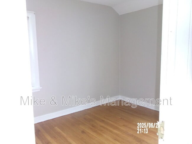 Building Photo - 1202 W Hope Ave