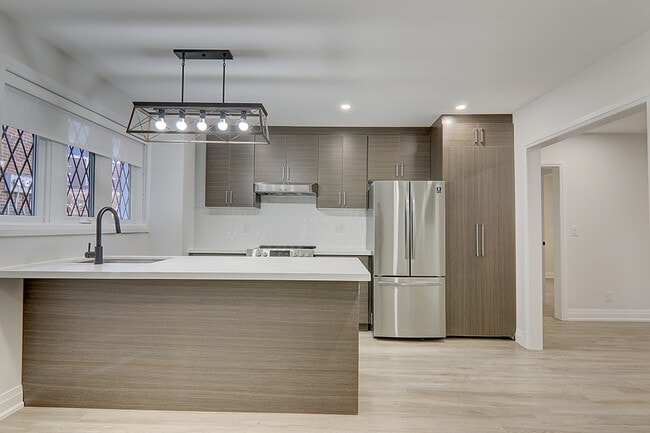 Photo du bâtiment - 2520 Bloor St W