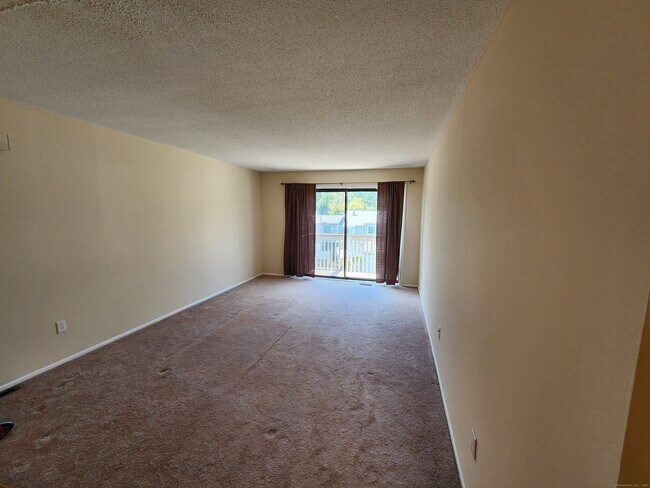Building Photo - 17 Peddlers Dr