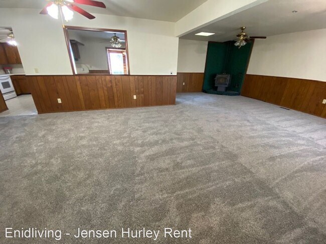 Building Photo - 3 br, 2 bath House - 205 W Main