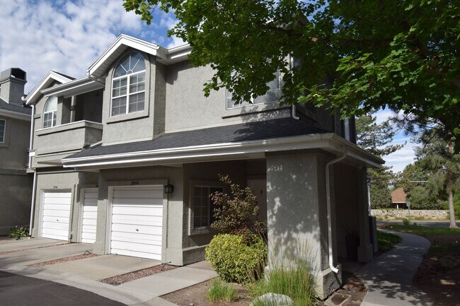 Foto del edificio - Quiet 2 Bed Millcreek Condo with Beautiful Mountain Views!