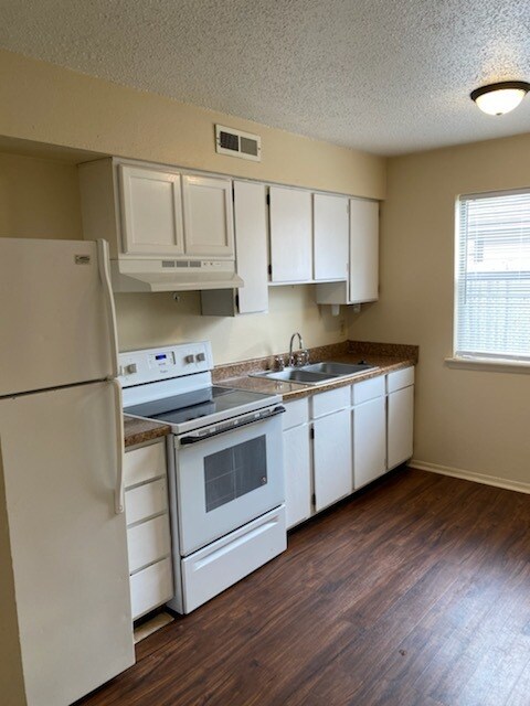 Kitchen - 1855 W Deane St