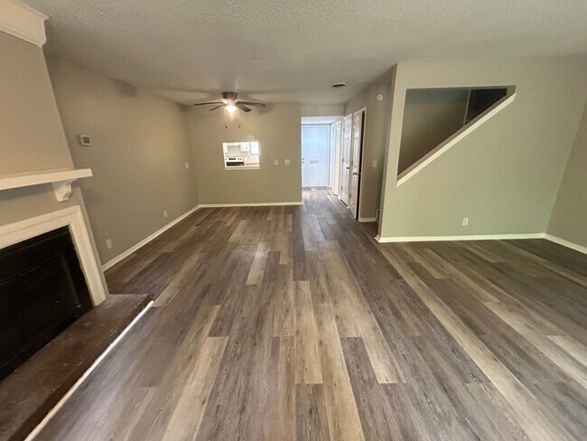 Foto del edificio - 240 Jamil Rd