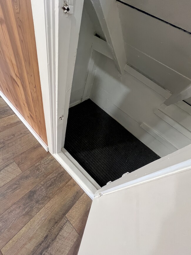3 carpeted cubby’s - 1531 State St