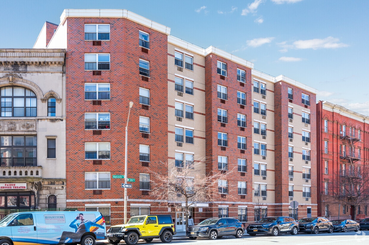 Building Photo - 350 W 124th St