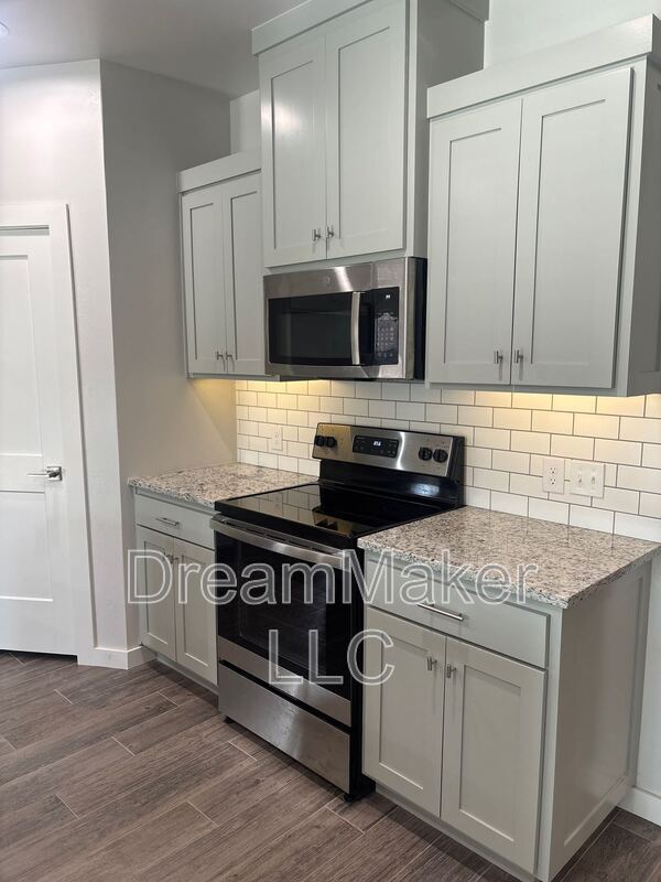 Building Photo - 1002 Riva Pkwy