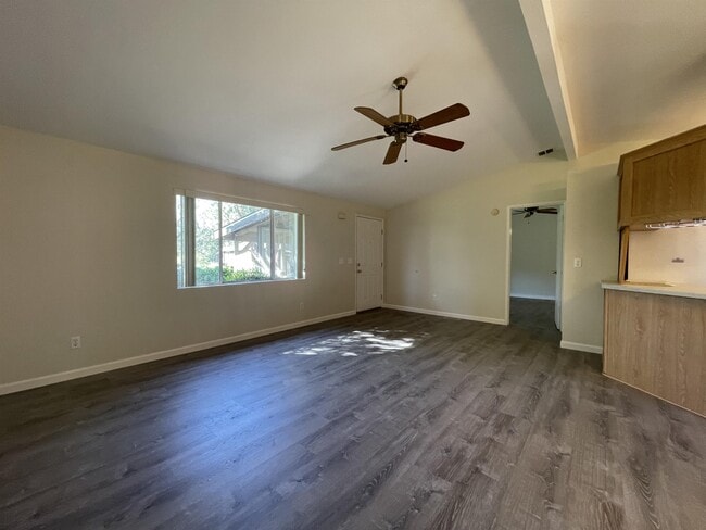 Building Photo - 1609 Diamond Ave