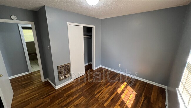 Building Photo - 114 Navy Dr